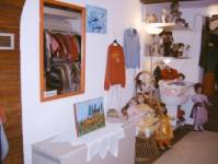 Verkaufstheke - Kinderbekleidung - Pullis, Hosen, Kleider